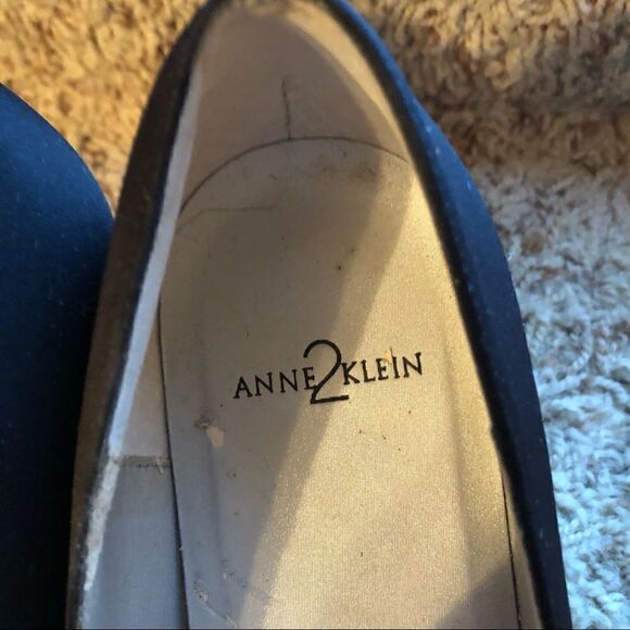 Anne Klein Black Satin Heels - Picture 10 of 11